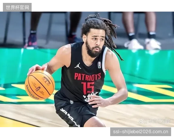 南京队签约说唱歌手J.Cole,尽管赛场贡献为零,但这笔签约在商业和市场关注度上获得成功。 南京队签约说唱歌手J.Cole,尽管赛场贡献为零,但这笔签约在商业和市场关注度上获得成功。